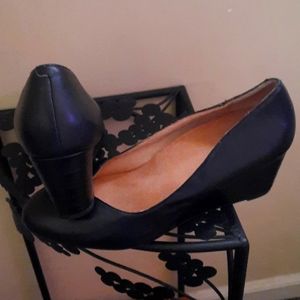 Sz 9 Black Vionic pumps